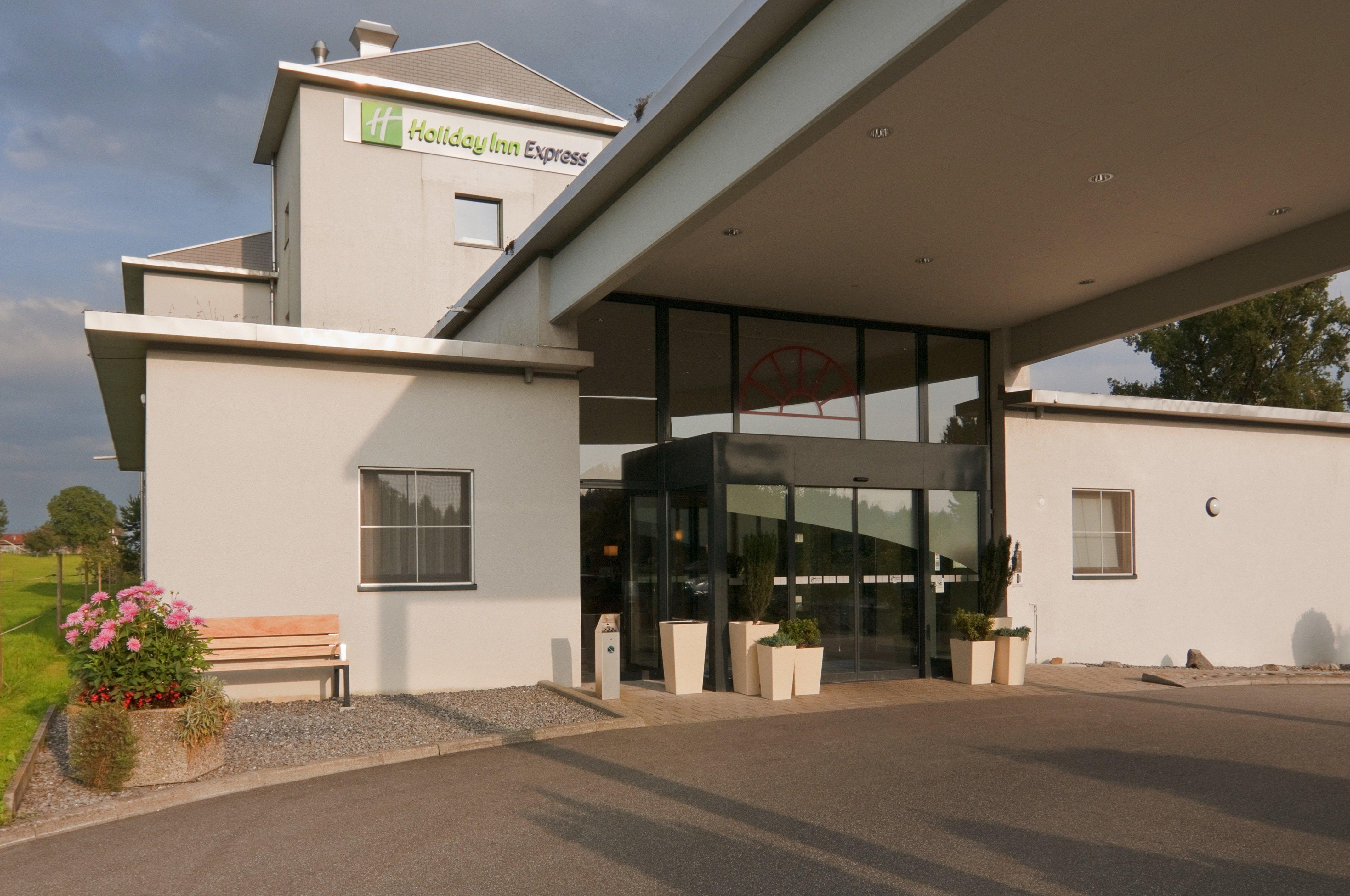 Holiday Inn Express Luzern-Neuenkirch By Ihg Rothenburg Bagian luar foto