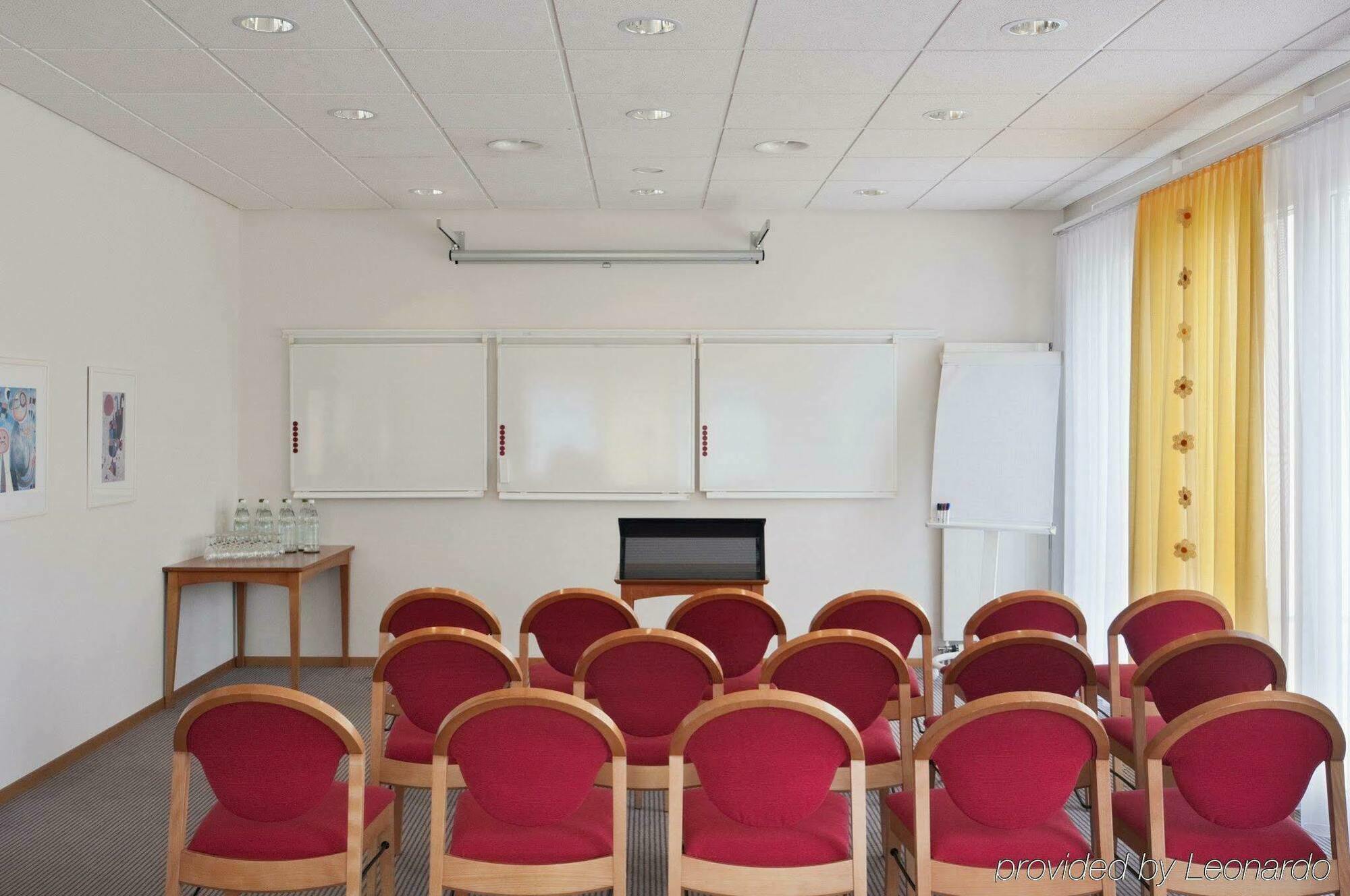 Holiday Inn Express Luzern-Neuenkirch By Ihg Rothenburg Bagian luar foto